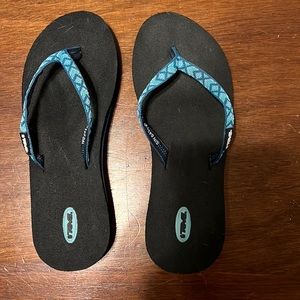 Teva black flip flops size 8?